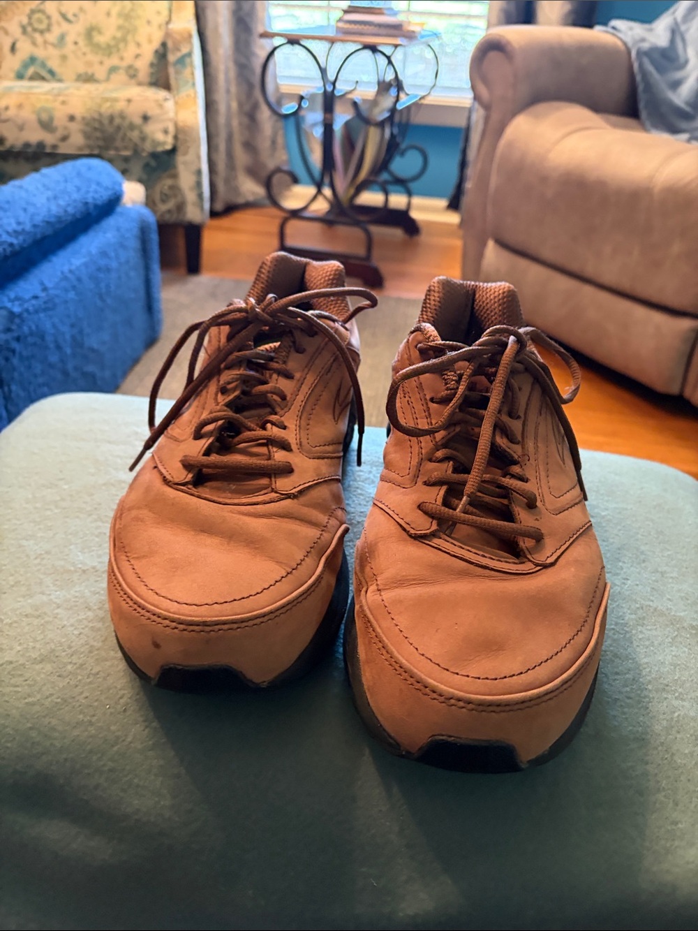 Brooks Men’s Size 11 Tan Athletic Lace-Up Sneakers